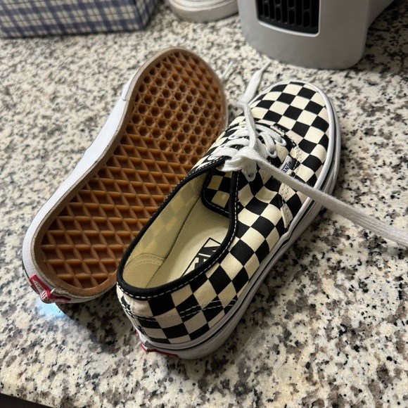 Vans original checker shoes - Picture 2 of 3